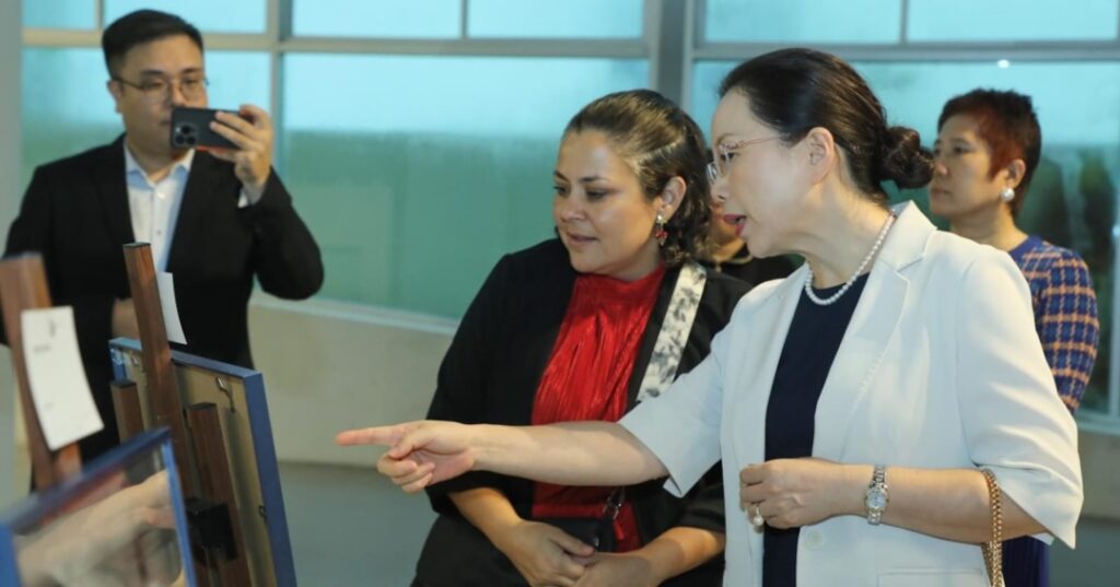 Diálogo entre dos canales