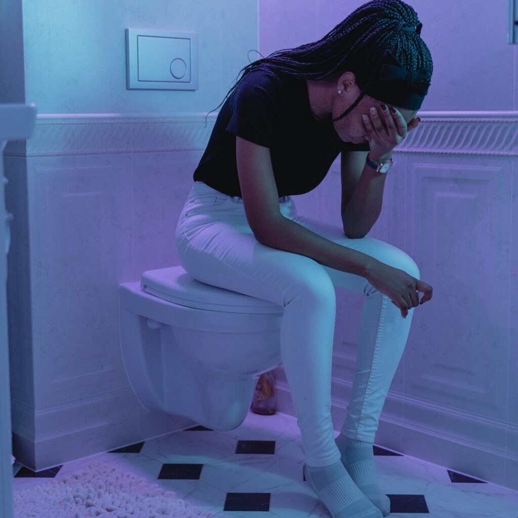Mucho tiempo en el inodoro