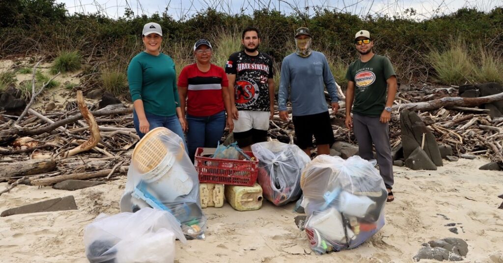 Limpieza en isla Iguana