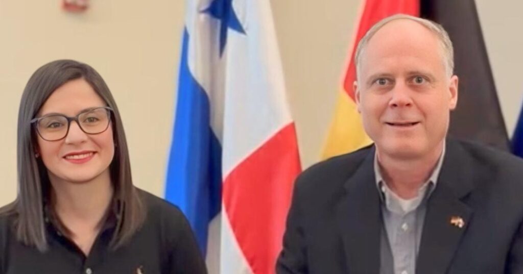 Conectados y AHK Panamá