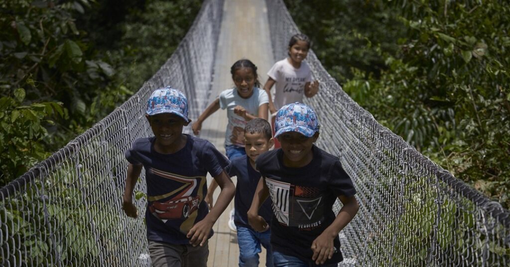 puente de plástico reciclado en Panamá