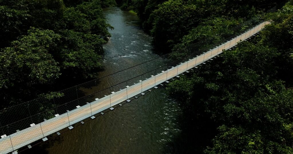 puente de plástico reciclado en Panamá