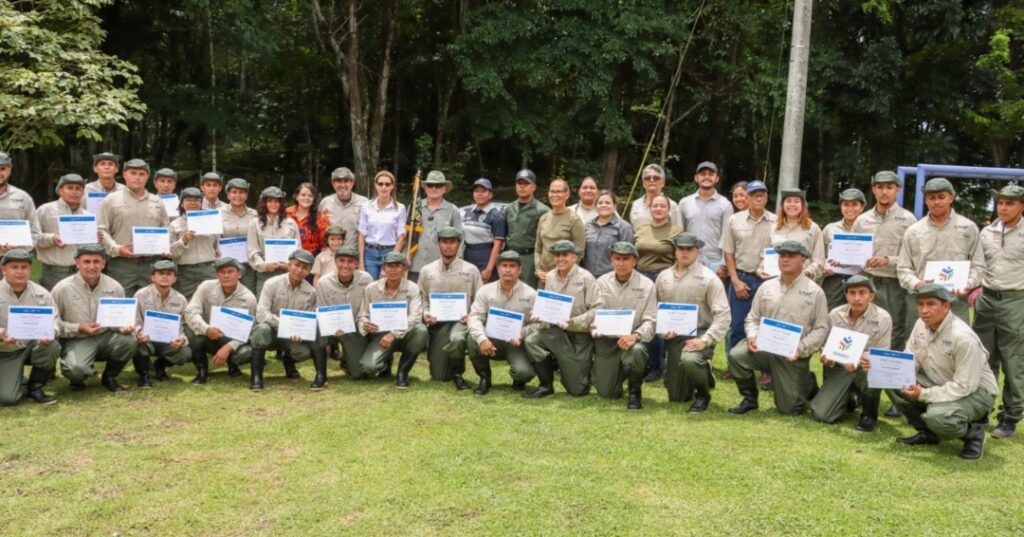 240 nuevos guardaparques