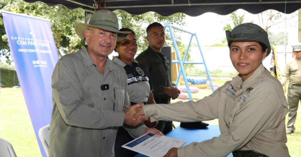 240 nuevos guardaparques