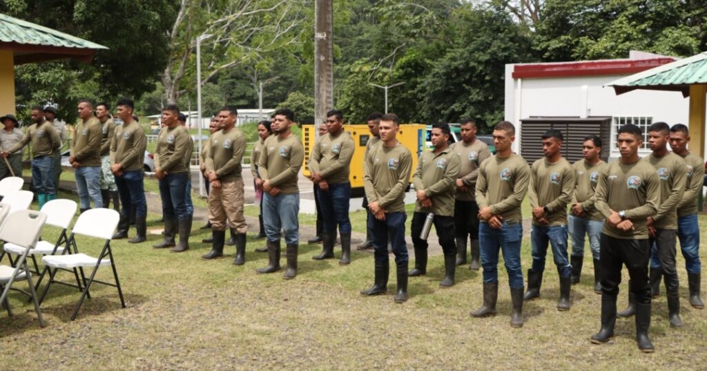 240 nuevos guardaparques