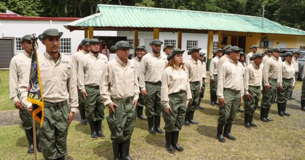 240 nuevos guardaparques