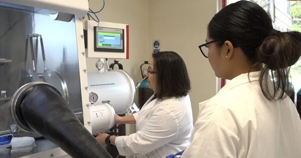 batería de iones de sodio y litio panameña