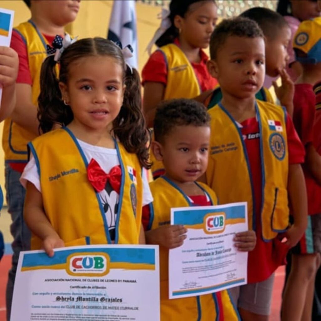 Club de cachorros del club de leones