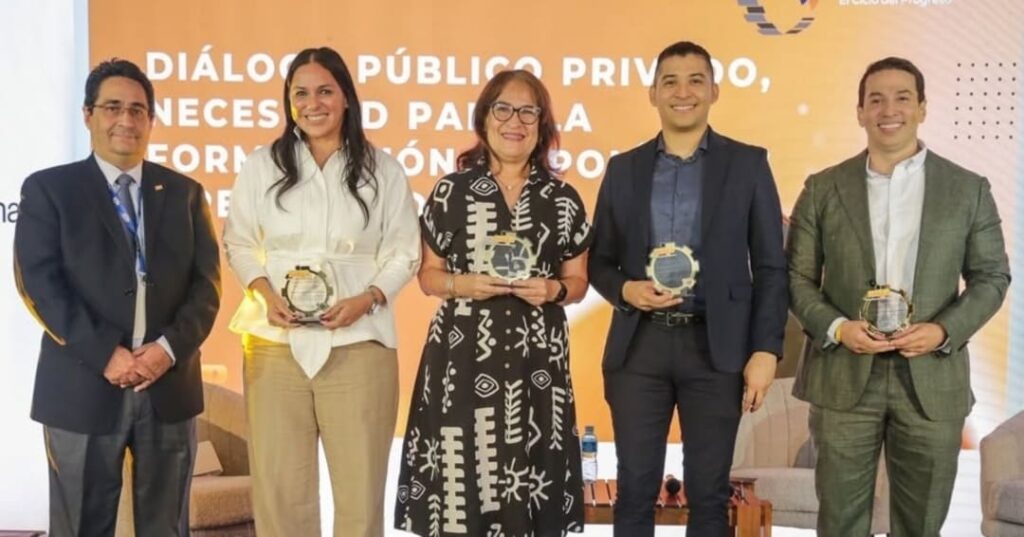 Industria y Vida: El Ciclo del Progreso