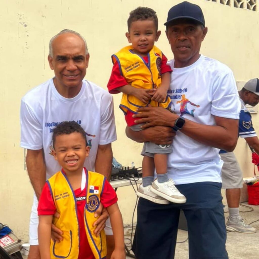 Club de cachorros del club de leones