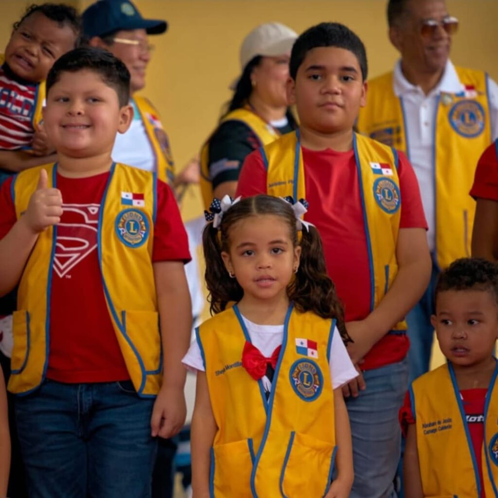 Club de cachorros del club de leones