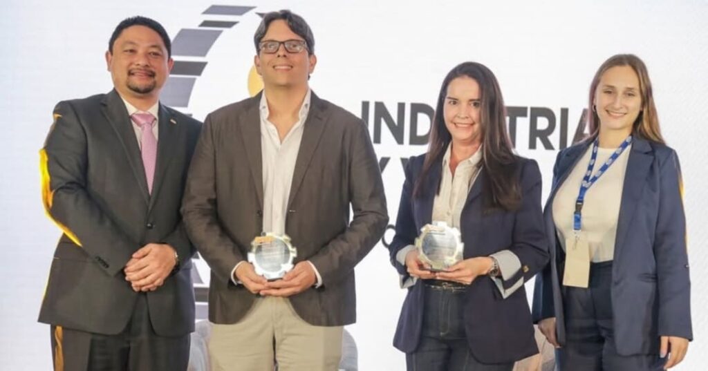 Industria y Vida: El Ciclo del Progreso