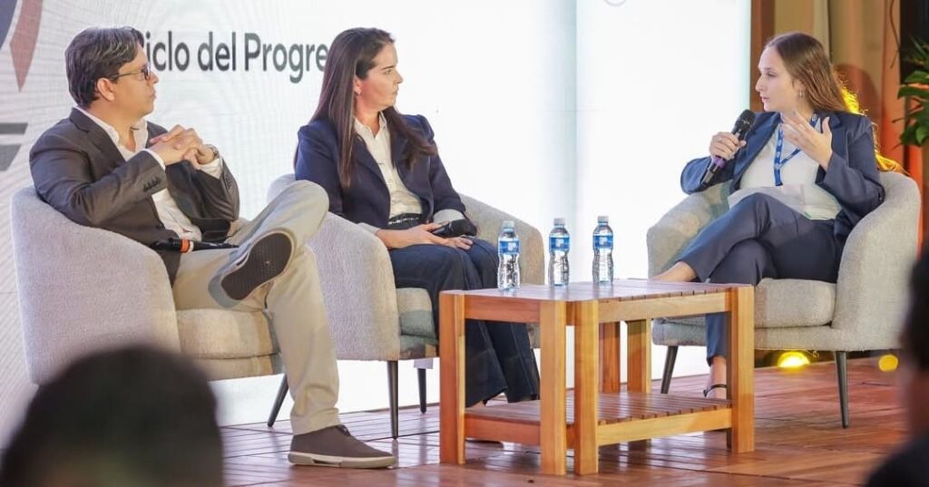 Industria y Vida: El Ciclo del Progreso